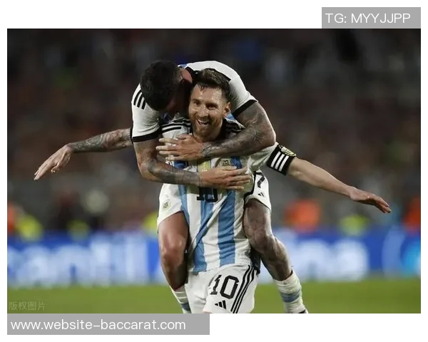 德保罗精准传中梅西头球攻门险些得手被门将神勇扑出