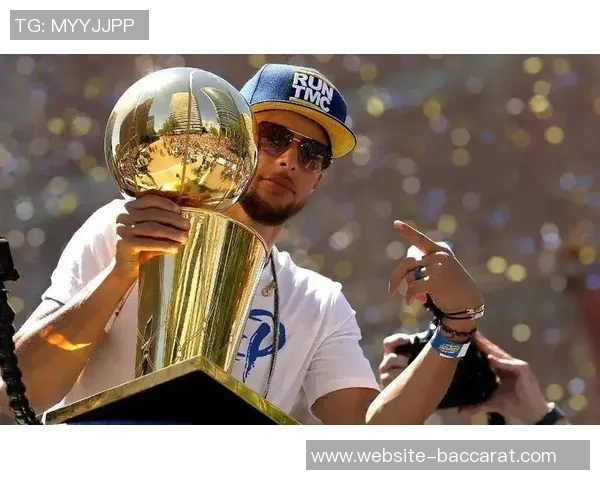 美媒称库里独自成就辉煌多次夺冠的控卫传奇