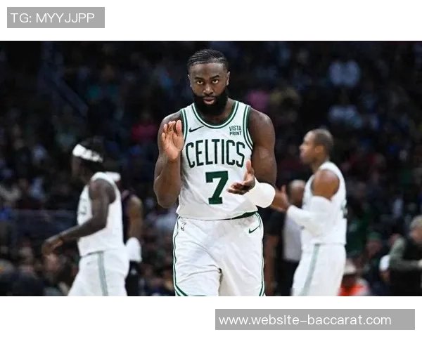 杰伦布朗轻松发挥仅用25分钟便斩获19分6篮板6助攻的精彩表现