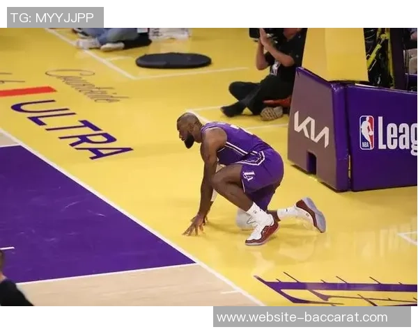 夸梅称詹姆斯防守回半场吃力进攻如火车头般迅猛