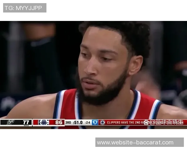 西蒙斯表现出色替补出战半场12中6贡献14分2篮板2助攻次节独得12分