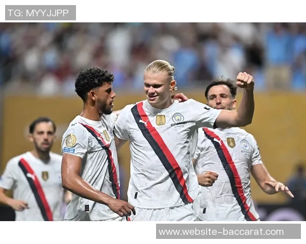 斯坦福桥球场开启预约活动踢点球合影世俱杯奖杯等你来参与